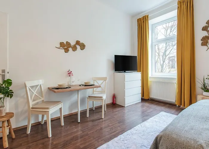 Delightful - Near Subway Apartman *